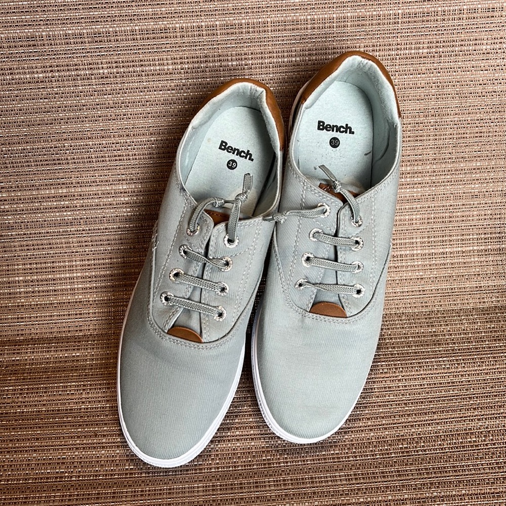 Bench 39 grey shoes